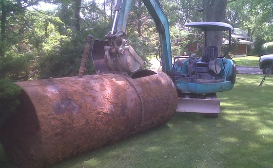 1000 gallon removed tank with Mini Excavator with NO HOLES PRESENT